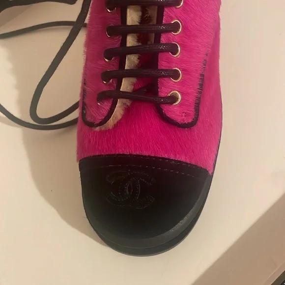 Authentic NEW Chanel Women's Fuchsia shearling lined booties - Picture 3 of 10
